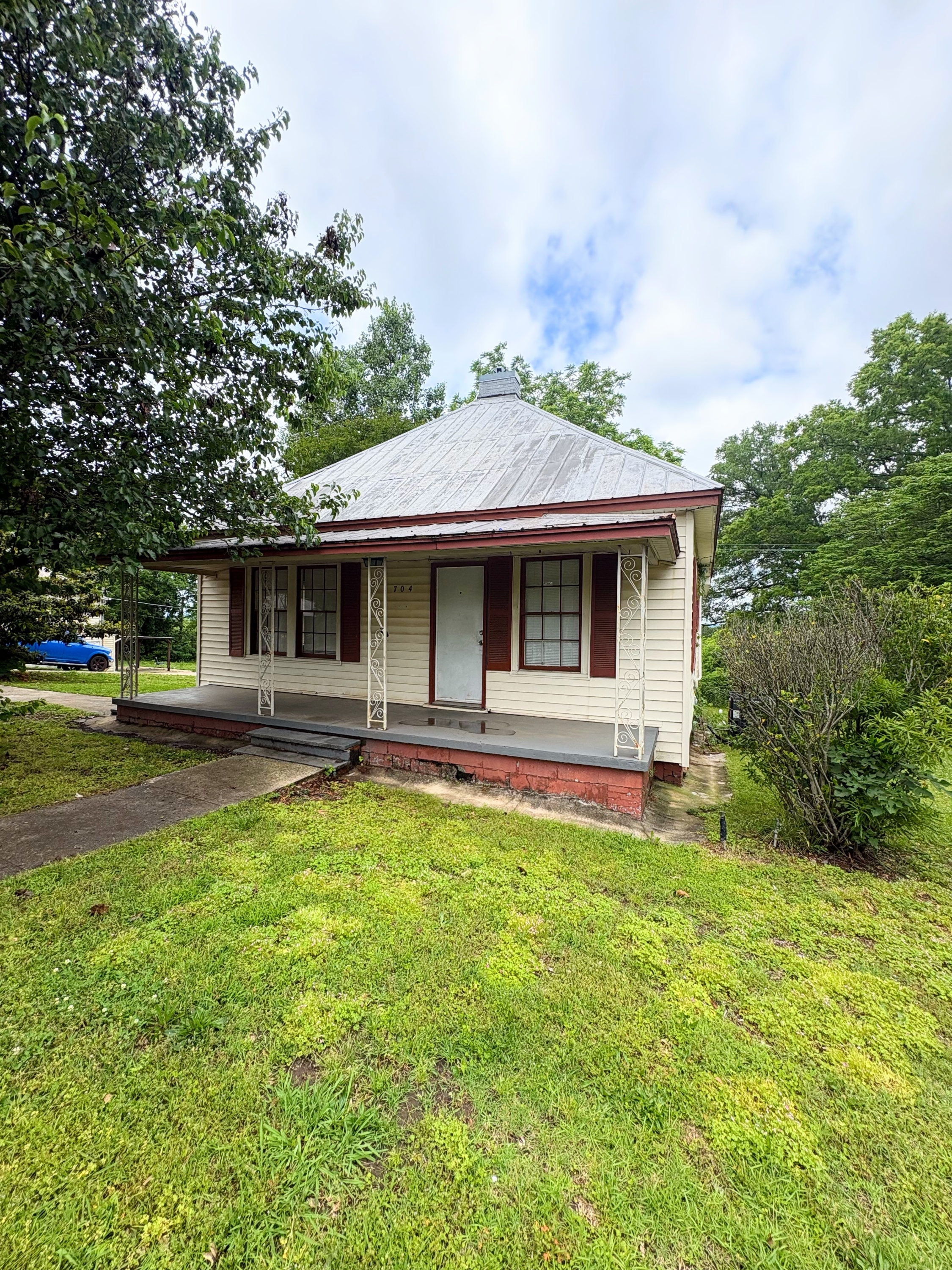 704 Avenue I