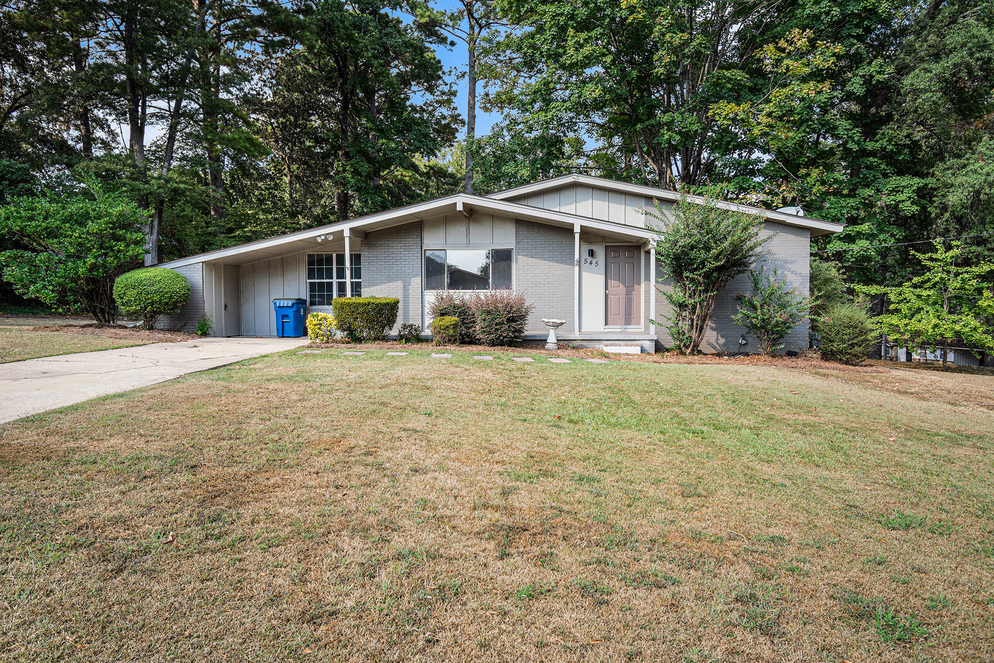 545 Edgecrest Drive